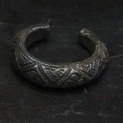 Vintage Afghan silver hollow bangle, top side view, handmade with hammering technique