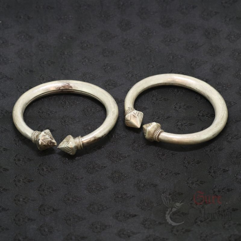 TRIBAL SHAN–TAI YAI HOLLOW SILVER LOTUS CUFF BRACELET – TOP VIEW